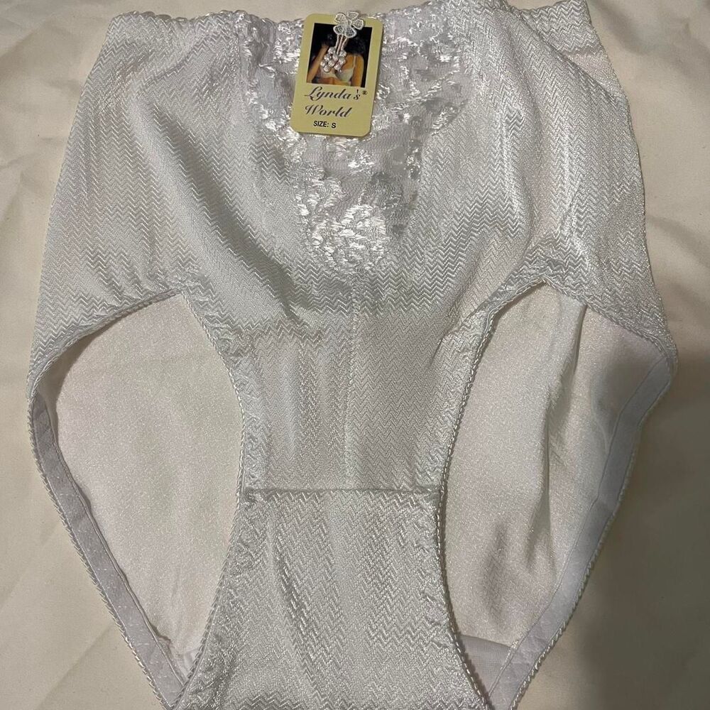 vintage Y2K 2000s white high-waisted bikini panties size small NEW with tags